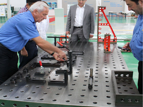 三維柔性焊接夾具