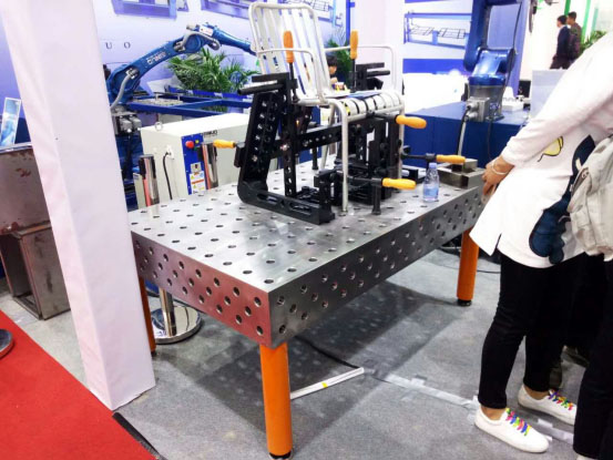 機器人組合工裝